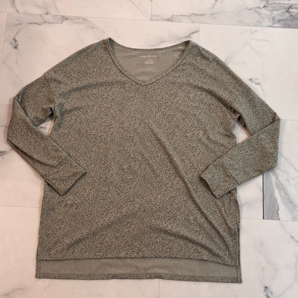 🩶American Eagle🩶 Gray Leopard Tunic Long Sleeve Top